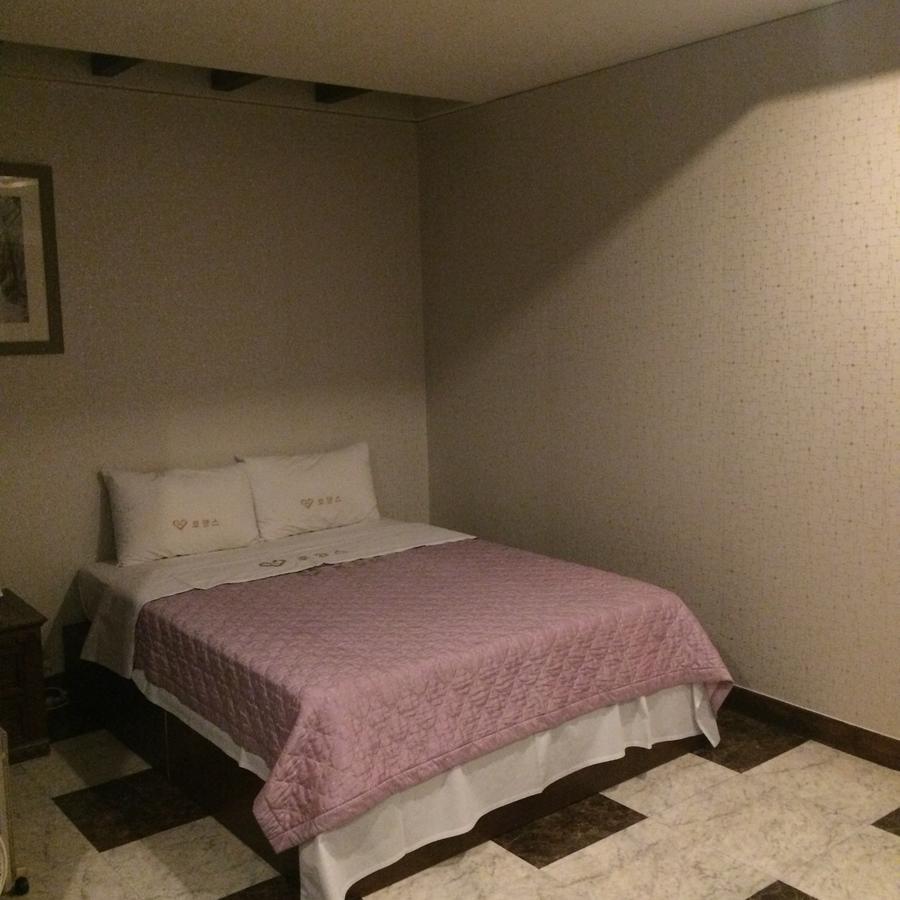 Romance Hotel Chungju Zewnętrze zdjęcie
